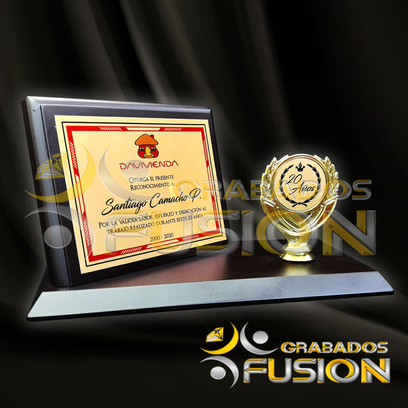 Placas conmemorativas grabadas 